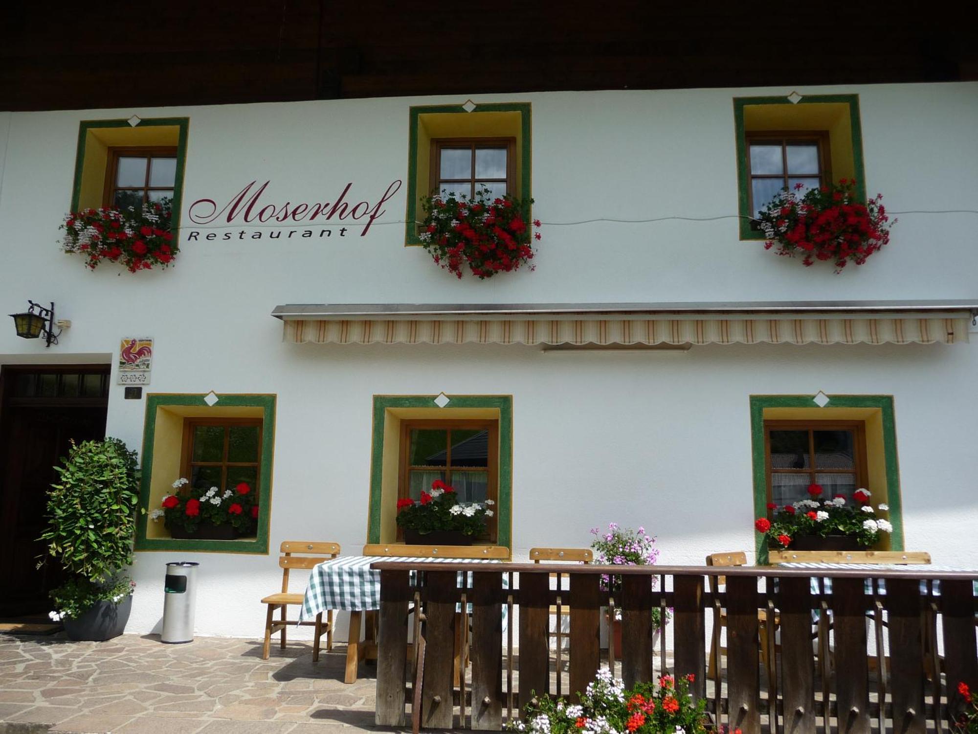 Berggasthaus Agritur Moserhof Braies  Exterior photo