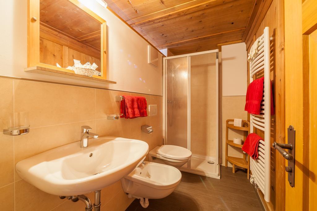 Berggasthaus Agritur Moserhof Braies  Exterior photo
