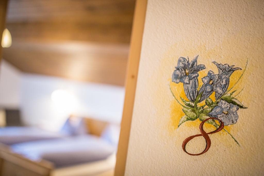 Berggasthaus Agritur Moserhof Braies  Exterior photo
