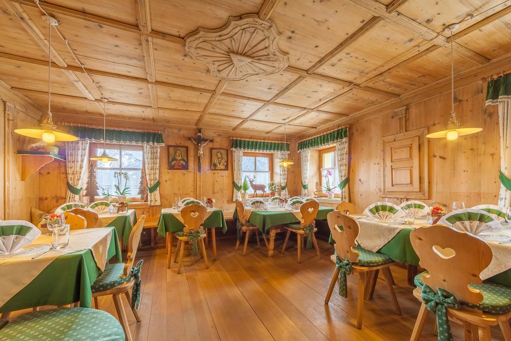 Berggasthaus Agritur Moserhof Braies  Exterior photo